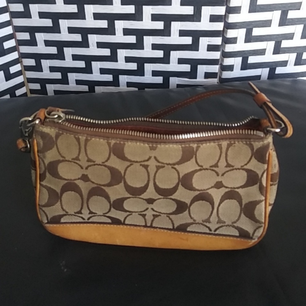 Coach hand bag - Picture 2 of 5